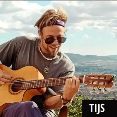 Tijs Groen on guitar for Palestinian Children